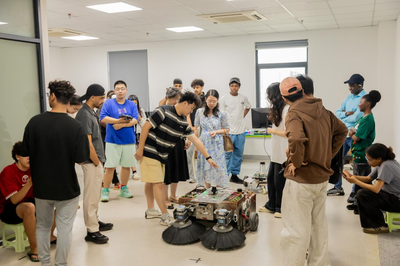 國(guó)際師生沉浸式體驗(yàn)具身智能AI科技，感知中國(guó)創(chuàng)新力量